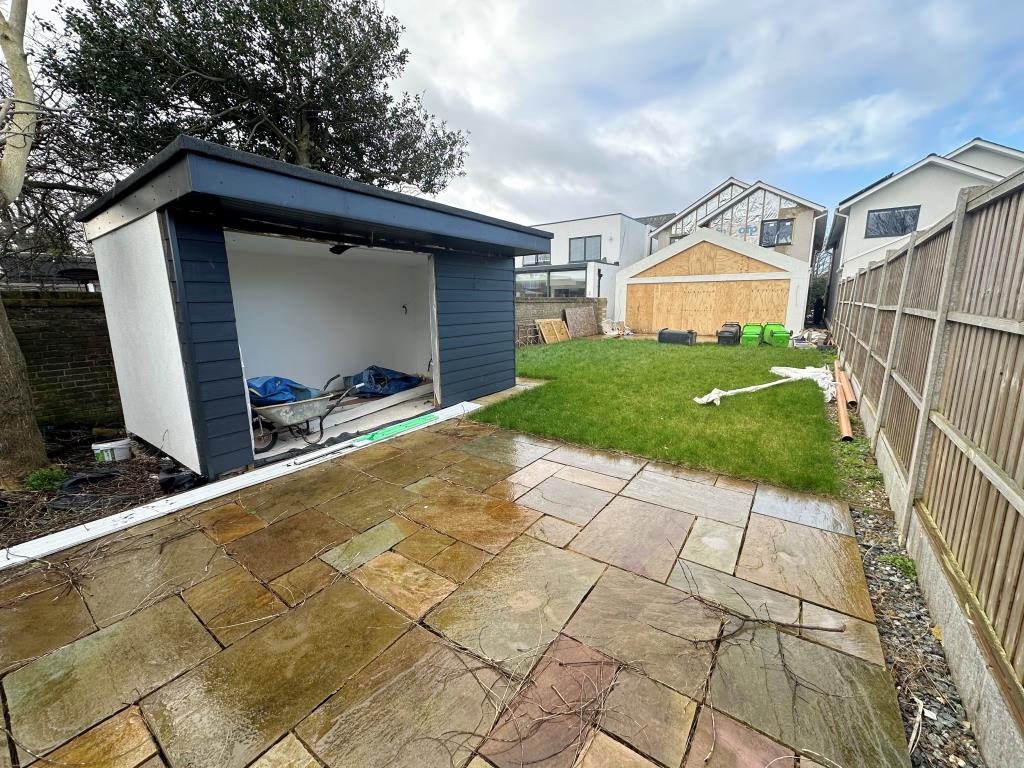 Lot: 63 - ATTRACTIVE DETACHED DWELLING TO BE FINISHED - Garden with outbuilding